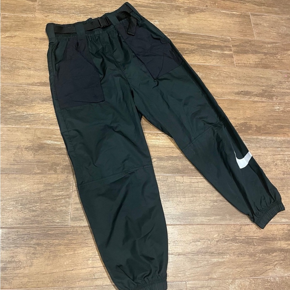 Nike women’s windbreaker pant